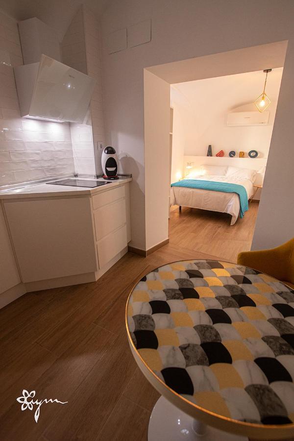 Apartamentos Turisticos Abrilymarzo Caces Екстериор снимка