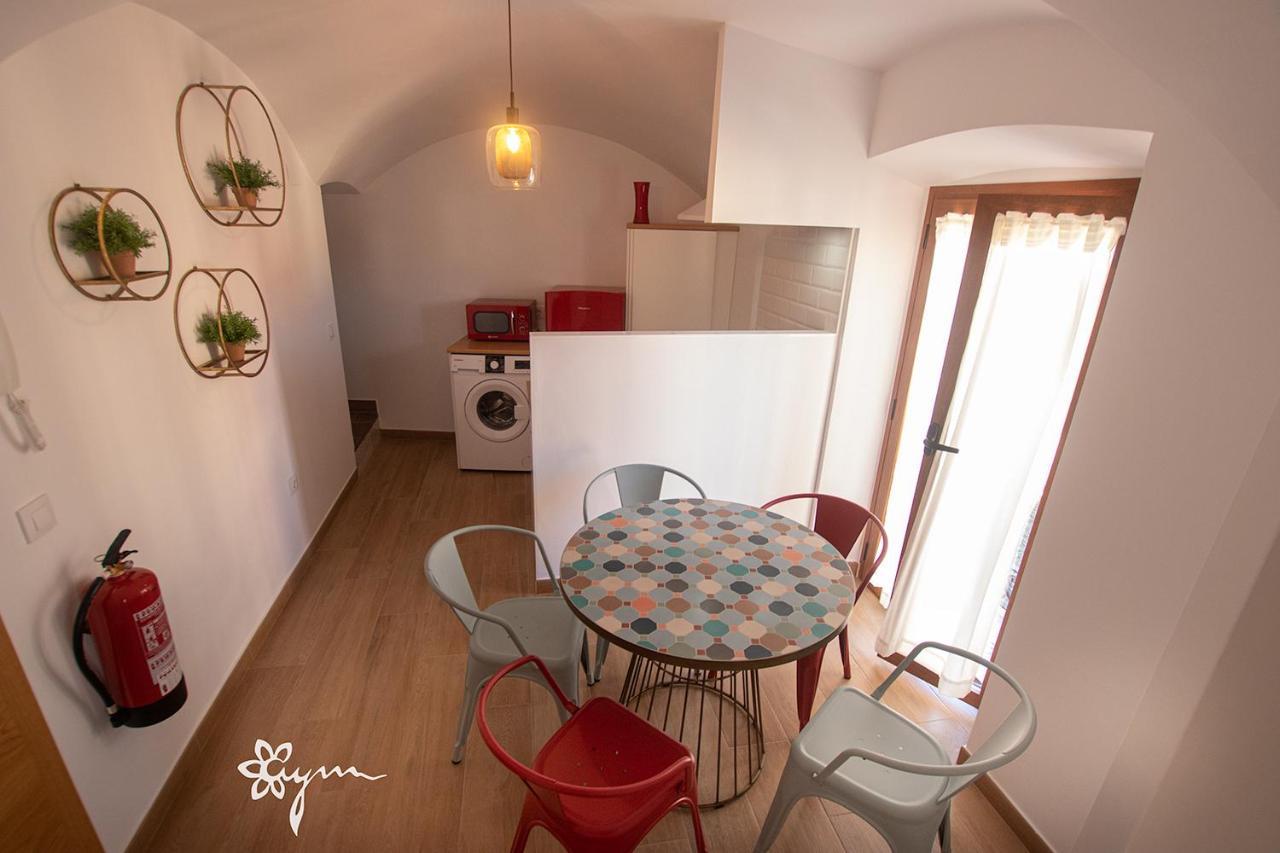 Apartamentos Turisticos Abrilymarzo Caces Екстериор снимка